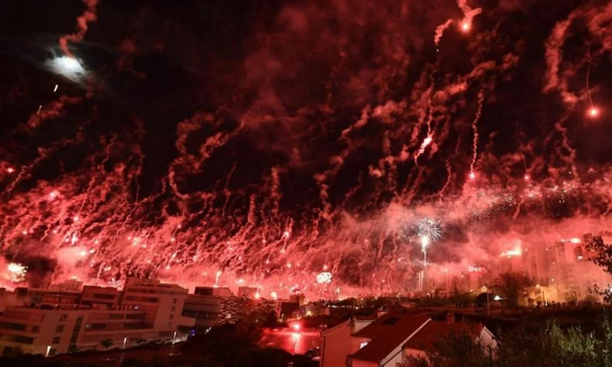Κροατία: Απίθανο show με βεγγαλικά από οπαδούς (vid)