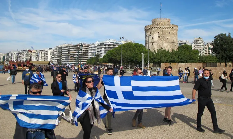 28η Οκτωβρίου: Παρά τις απαγορεύσεις οι Έλληνες τίμησαν το «ΟΧΙ» (vid)