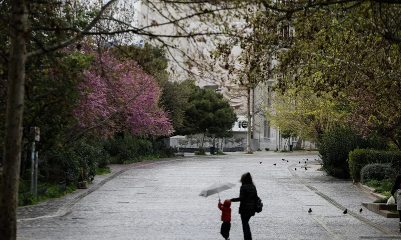 Καιρός 30/10: Βροχές και πτώση της θερμοκρασίας
