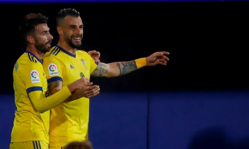 Εϊμπάρ – Κάντιθ 0-2: Ζει το όνειρό της και... τρελαίνει κόσμο (vids)