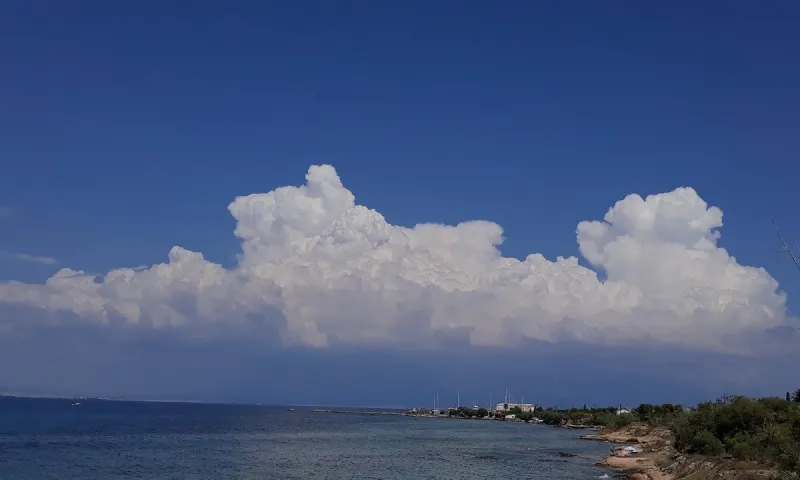 Καιρός 3/11: Νεφώσεις και τοπικές βροχές