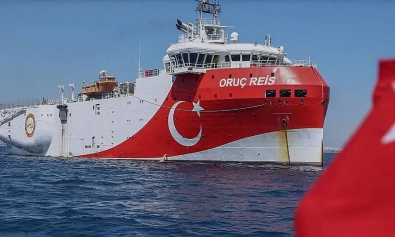 Ετοιμότητα ακόμη και για «βύθιση του Oruc Reis» έχουν τα Υ/Β του ΠΝ