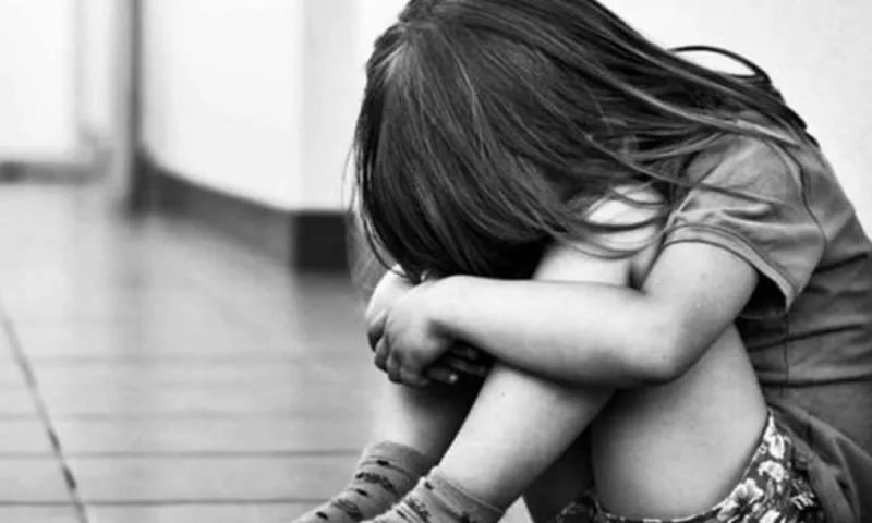 Άγιος Παντελεήμονας - Θλίψη: Μάνα παράτησε τα παιδιά της στο δρόμο
