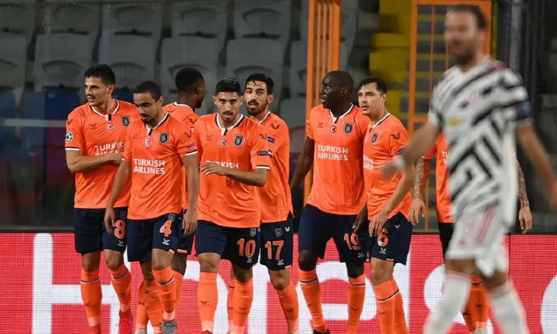 Champions league: Ιστορική νίκη της Μπασακσεχίρ κόντρα στη Μάντσεστερ Γιουνάιτεντ, ισόπαλες Λάτσιο και Ζενίτ με... VAR (vids)