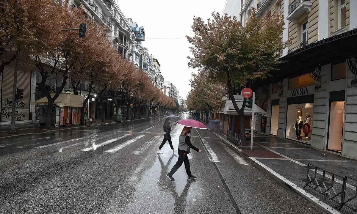 Lockdown: Στις 15:00 ανακοινώσεις από Σταϊκούρα και στις 18:00 από Χαρδαλιά - Τι θα πουν