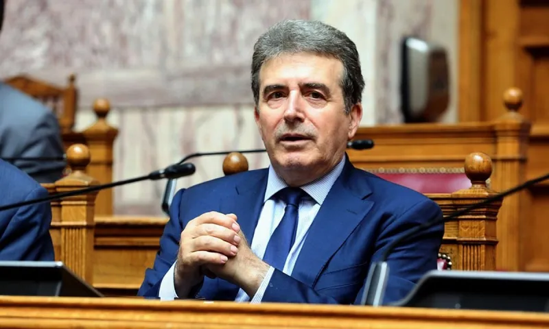 Χρυσοχοΐδης: «Έκκληση στους νέους να σταματήσουν τις συναθροίσεις»