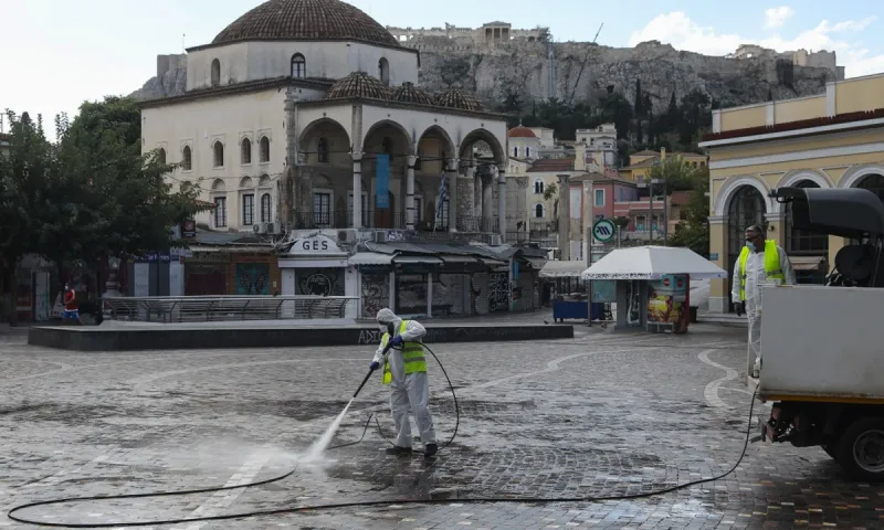 Lockdown: Πόλη «φάντασμα» η Αθήνα - Έλεγχοι από την αστυνομία και απολυμάνσεις (vid+pics)