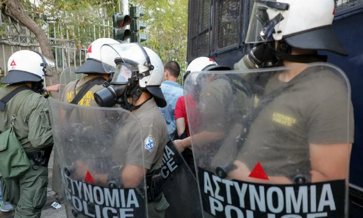 Lockdown - Πάτρα: Καταγγελίες για αστυνομική βία! (vid)