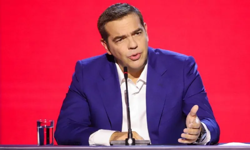 Τσίπρας για τηλεκπαίδευση: «Η κυβέρνηση των αρίστων αυτογελοιοποιείται ξανά»
