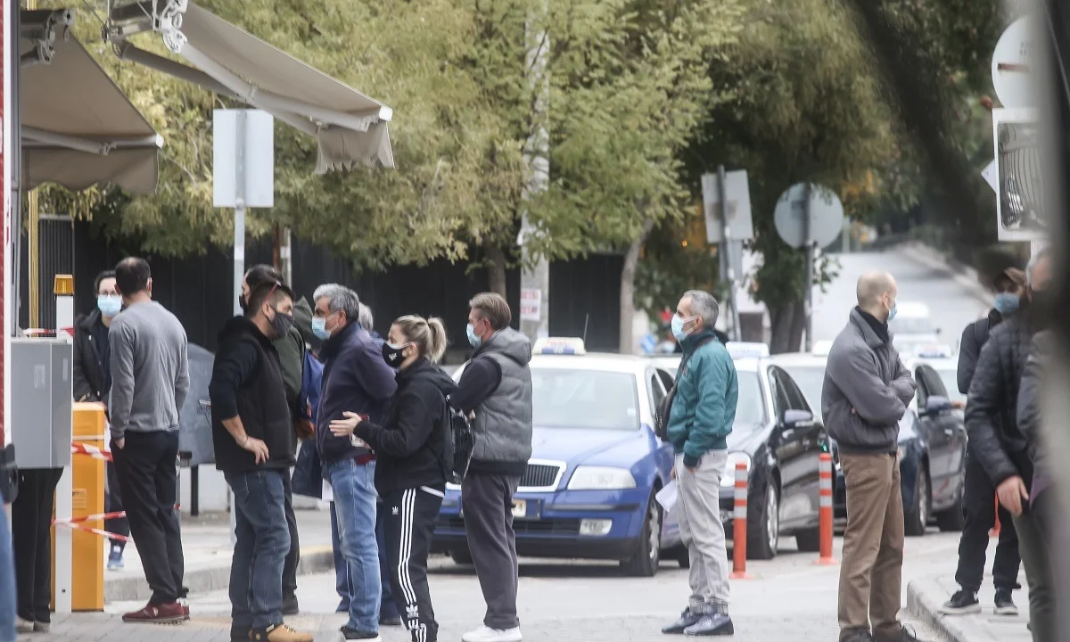 Κορονοϊός - Απαγόρευση κυκλοφορίας: Νέα μέτρα από σήμερα και «αντίμετρα» με φόντο τα Χριστούγεννα