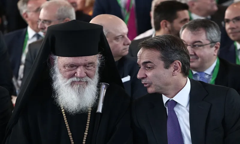 Μητσοτάκης σε Ιερώνυμο: «Τήρηση μέτρων και Χριστούγεννα με ανοιχτές εκκλησίες»