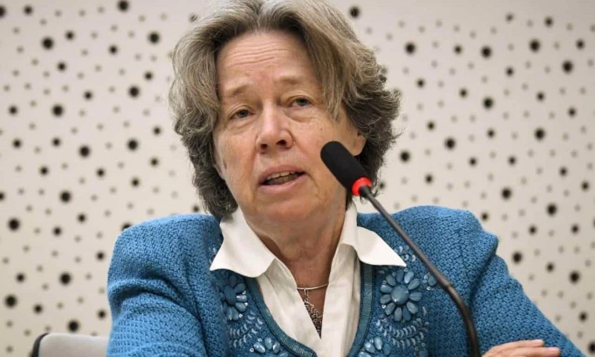 Λινού: «Δεν υπάρχουν μελέτες ότι ο Κορονοϊός μεταδίδεται με το σάλιο - Βεβαίως θα κοινωνούσα» (vid)