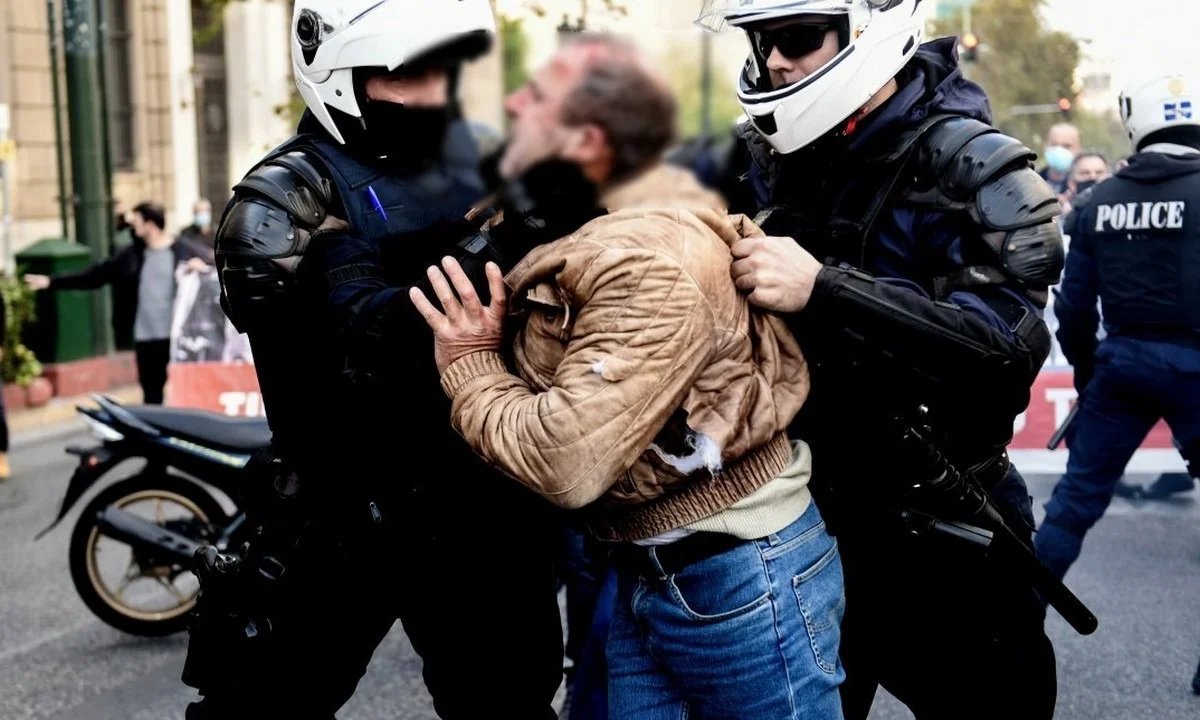 Πολυτεχνείο: Ένταση, επεισόδια και προσαγωγές - Καταγγελίες Κουτσούμπα (vid-pics)