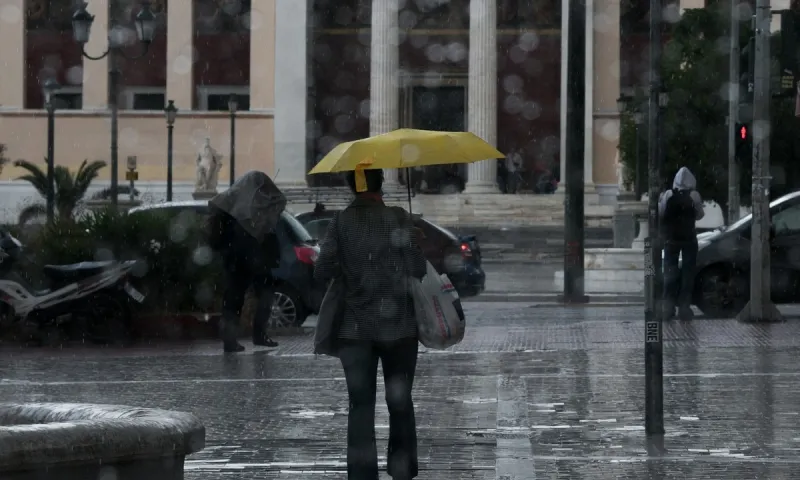 Καιρός 18/11: Πέφτει η θερμοκρασία - Βροχές και ισχυρά φαινόμενα