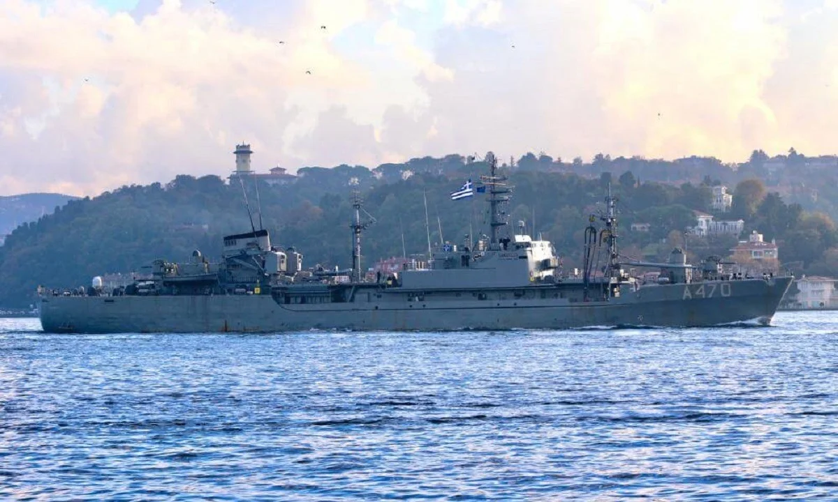 Ελληνοτουρκικά: Κυμάτισε την ελληνική σημαία το ΑΛΙΑΚΜΩΝ στον Βόσπορο - Περηφάνεια