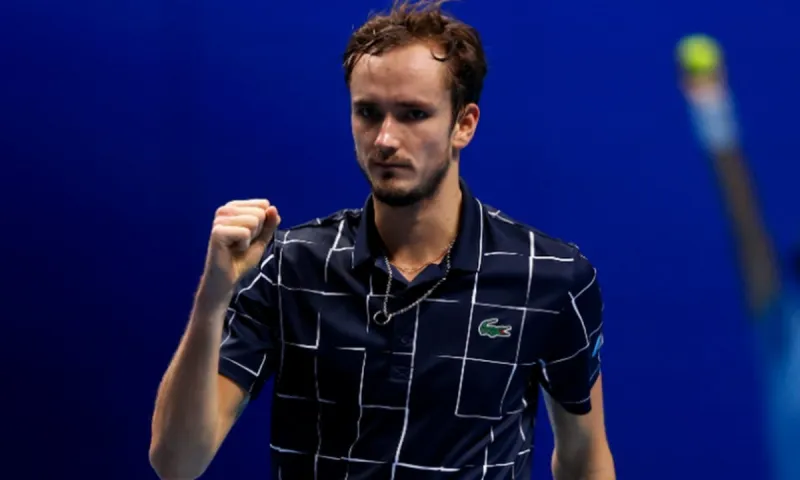 ATP Finals: Στα ημιτελικά ο Μεντβέντεφ που επιβλήθηκε του Τζόκοβιτς