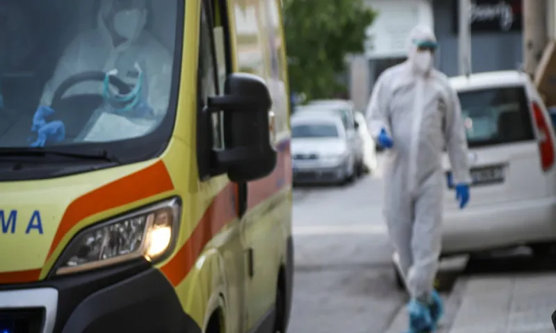 Κορονοϊός: «Συναγερμός» στη Νίκαια για κρούσματα σε γηροκομείο