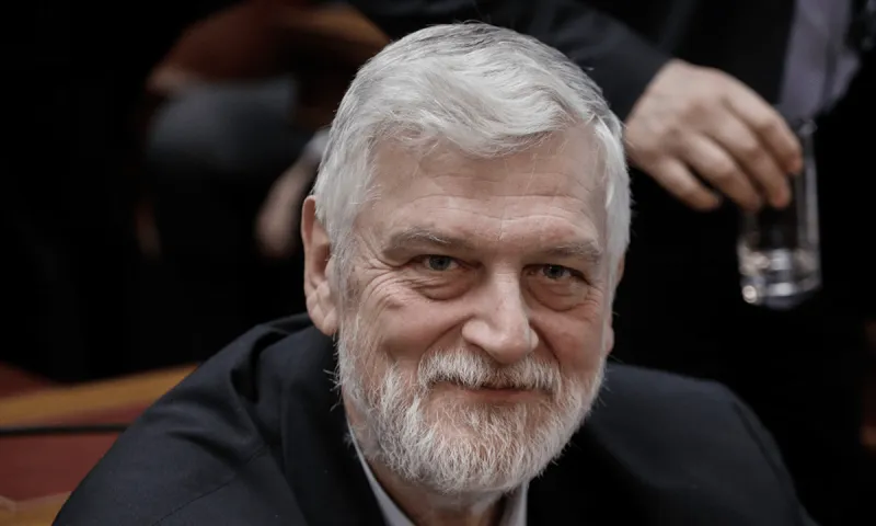 Γιάννης Λοβέρδος - Επική γκάφα: Ευχήθηκε στις Ένοπλες Δυνάμεις με λάθος φωτογραφία! (pic)