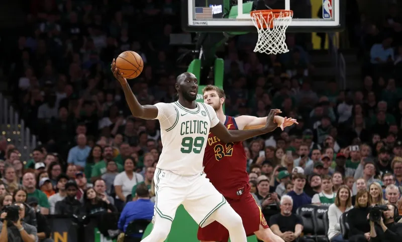 NBA: Οι Σέλτικς έμειναν... πανύψηλοι με τον Φολ
