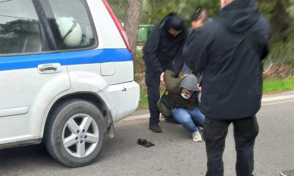 Μαλακάσα: Συμπλοκές ΜΑΤ με μετανάστες - Συνελήφθη Αφγανός που απείλησε αστυνομικό με μαχαίρι