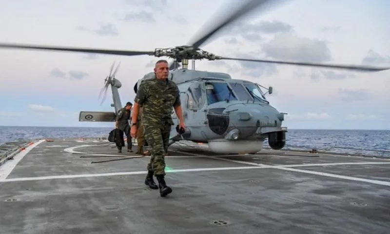 Ένοπλες Δυνάμεις: 15.000 προσλήψεις και ρύθμιση για τους ΟΒΑ με παρέμβαση Φλώρου