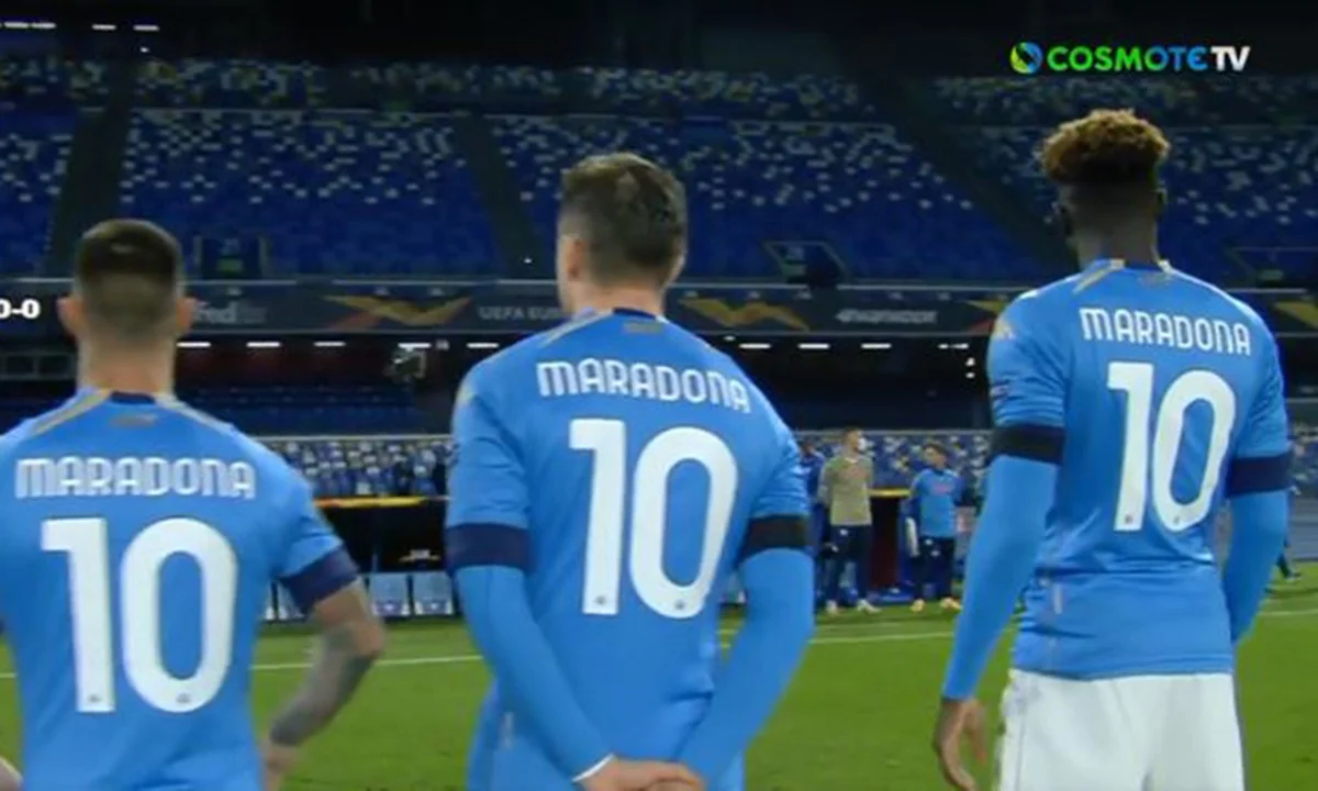 Νάπολι: Βγήκε με φανέλες Μαραντόνα (vid)