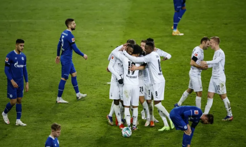 Γκλάντμπαχ - Σάλκε 4-1: Στον πάτο της βαθμολογίας οι «βασιλικοί μπλε»