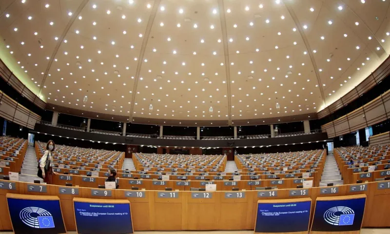 Βέλγιο: Σεξουαλικό όργιο με διπλωμάτες και ευρωβουλευτή - Άνδρας πήδηξε από το παράθυρο!