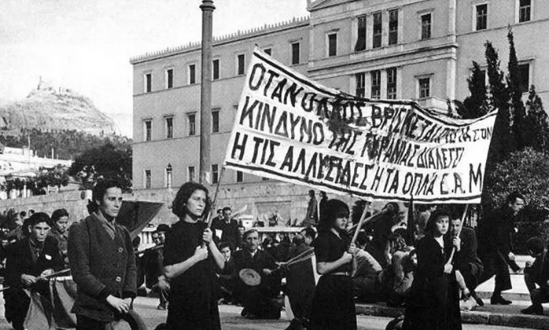 1944 (3/12): Πέφτει η πρώτη σφαίρα στα Δεκεμβριανά