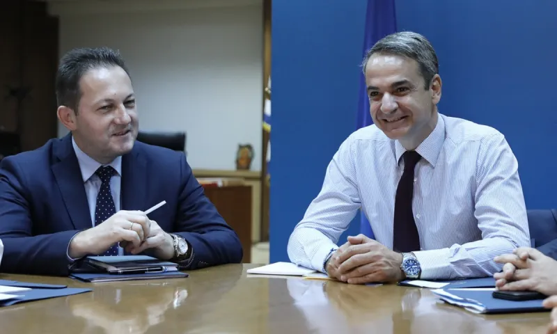 Πέτσας για την βόλτα Μητσοτάκη: «Ήταν στην Αττική, οι διαπεριφερειακές μετακινήσεις απαγορεύονται» (vid)