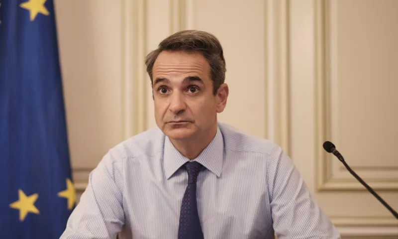 Μητσοτάκης στο υπουργικό: «Αρχές Ιανουαρίου ξεκινά ο εμβολιασμός»