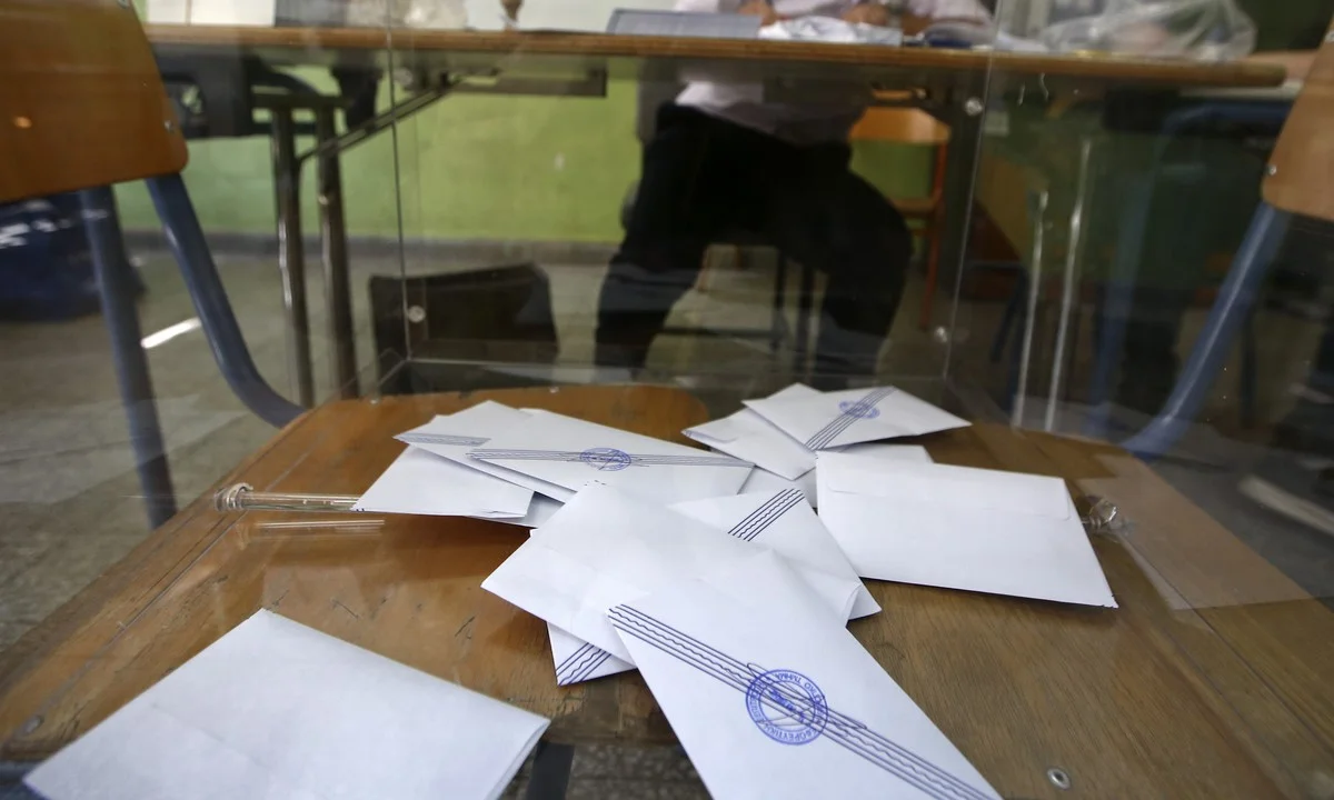Δημοσκόπηση: Μειώθηκε ελαφρώς η διαφορά Ν.Δ. - ΣΥΡΙΖΑ (vid)
