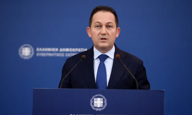 Κορονοϊός: Ανακοινώσεις στις 11:00 για τα μέτρα ενόψει Χριστουγέννων