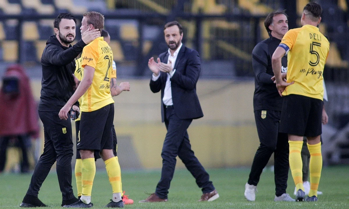 Καρυπίδης σε παίκτες: «Είστε καλύτεροι, νικήστε και σας περιμένει μεγάλο πριμ» (pics)