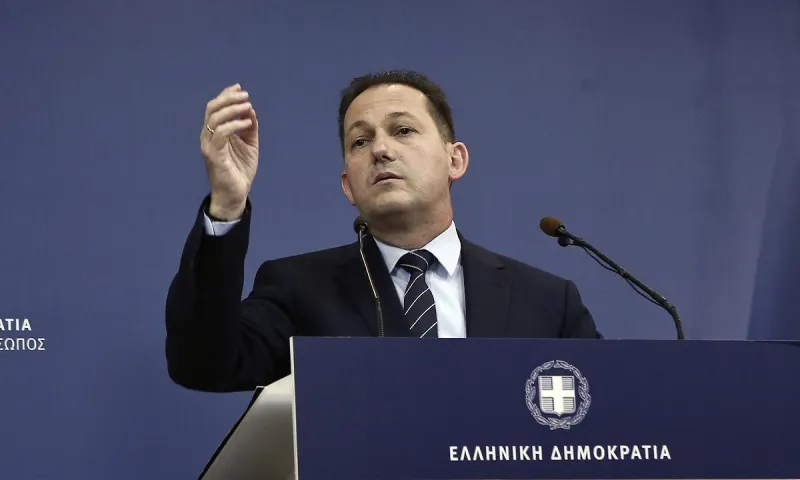 Πέτσας: «Δεν πρόκειται να διευρυνθεί άλλο το ωράριο»