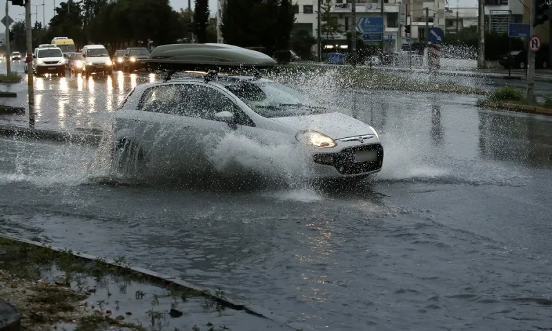 Καιρός 15/12: Βροχές και πρόσκαιρες καταιγίδες