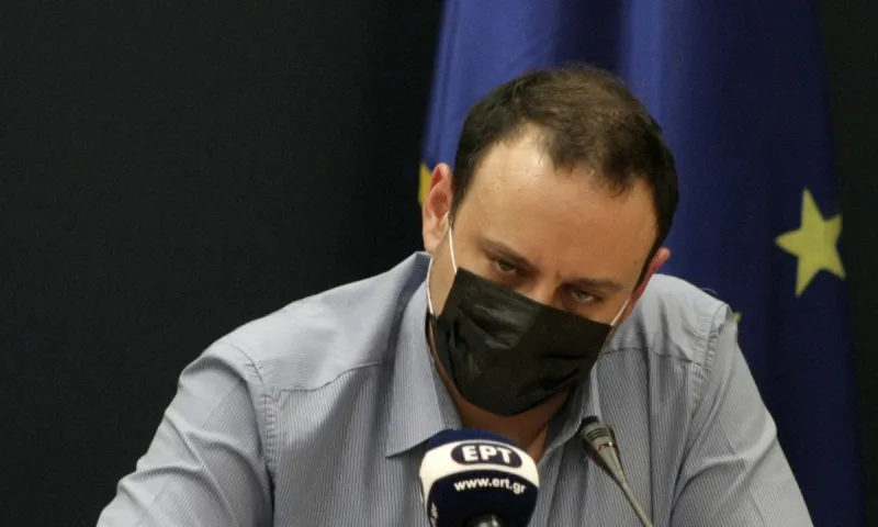 Κορονοϊός: Ελαφρά υποχώρηση στην πίεση του ΕΣΥ - «Κοινωνική φούσκα» και ρεβεγιόν