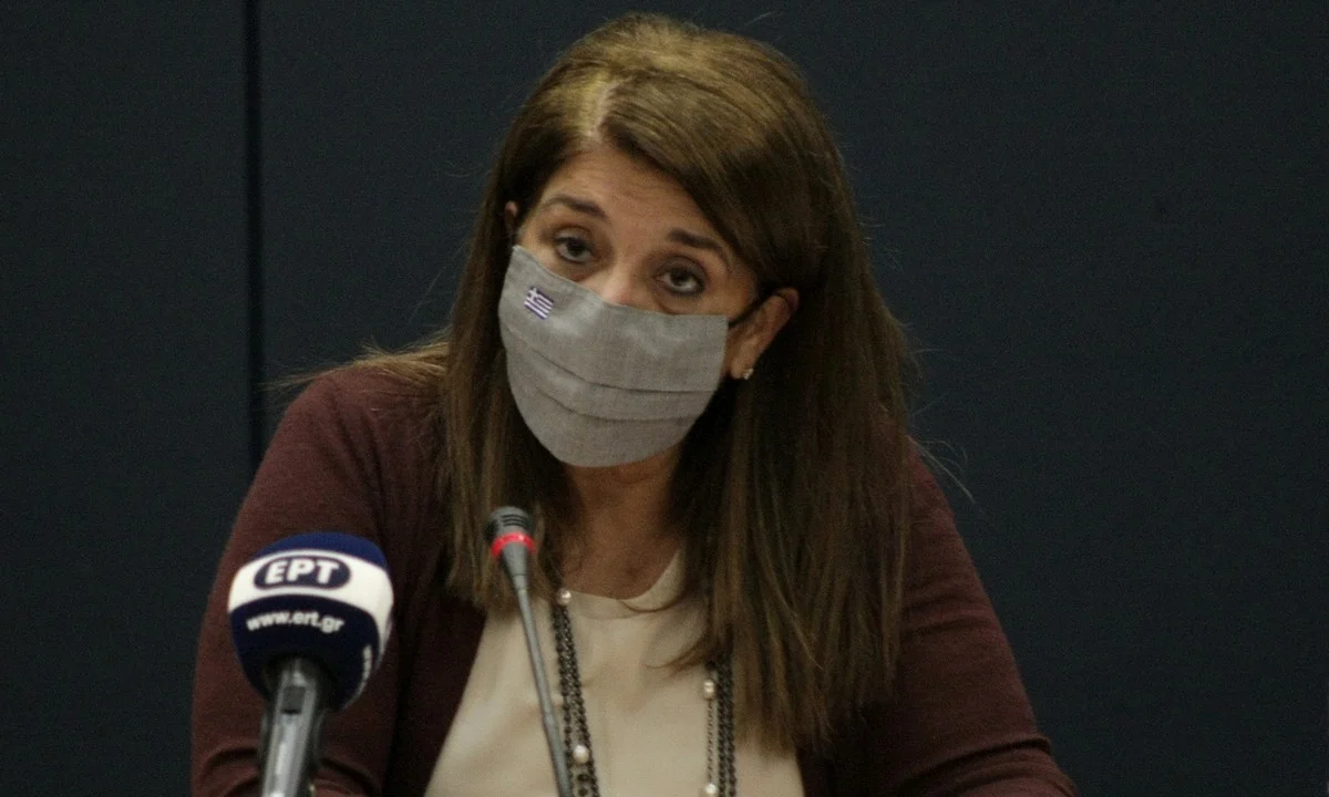 Παπαευαγγέλου: Στο 95% η αποτελεσματικότητα εμβολίου σε ευπαθείς ομάδες - 8 λεπτά αρκούν για διασπορά