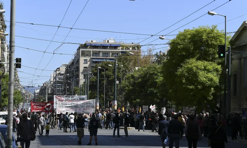ΓΣΕΕ-ΕΚΑ: Καταγγέλλουν τις προσαγωγές συνδικαλιστών έξω από το Μαξίμου