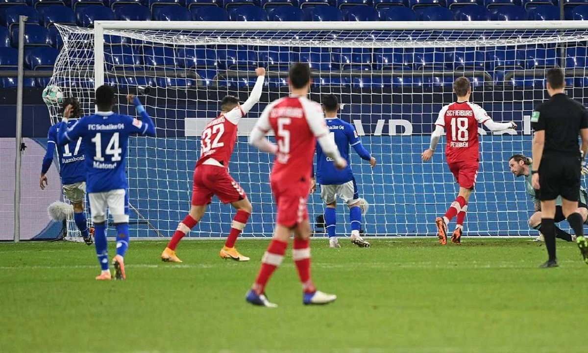 Σάλκε - Φράιμπουργκ 0-2: Κατρακυλάει και μετράει έντεκα μήνες χωρίς νίκη (vid)