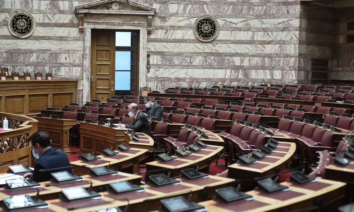 Βουλή: Υπερψηφίσθηκε το κατεπείγον νομοσχέδιο του υπουργείου Υγείας στις επιτροπές