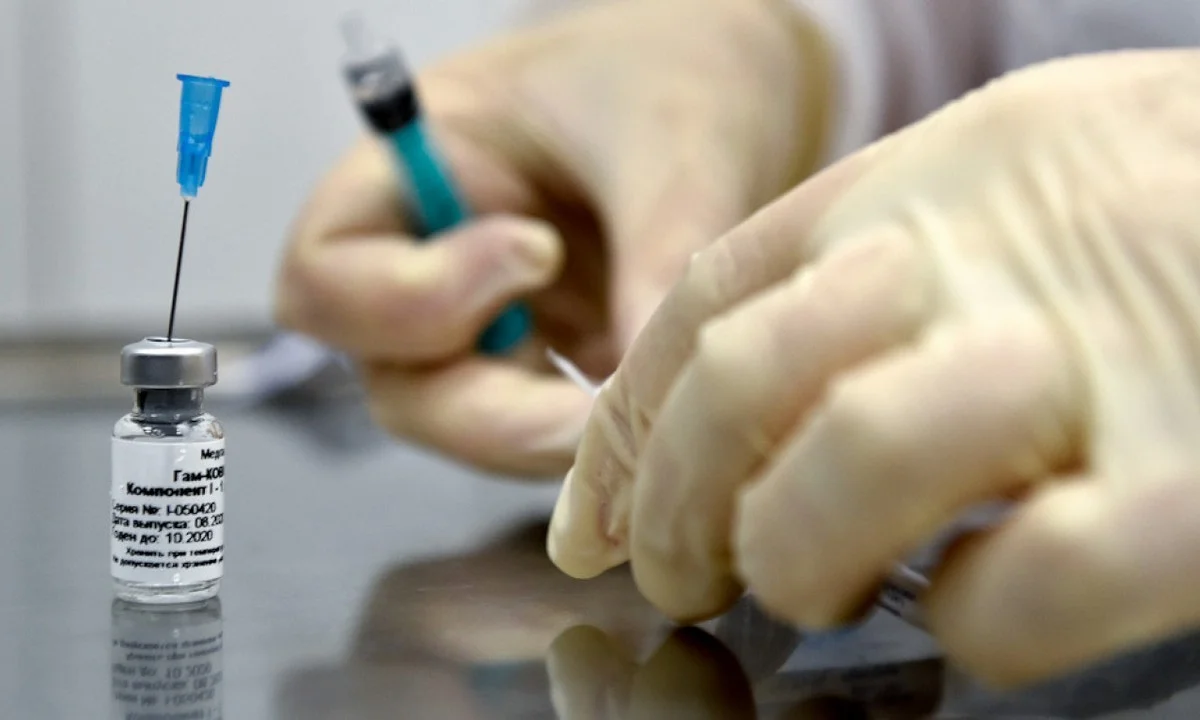 Η Ρωσία άρχισε να εμβολιάζει τους κοσμοναύτες της με το εμβόλιο Sputnik-V