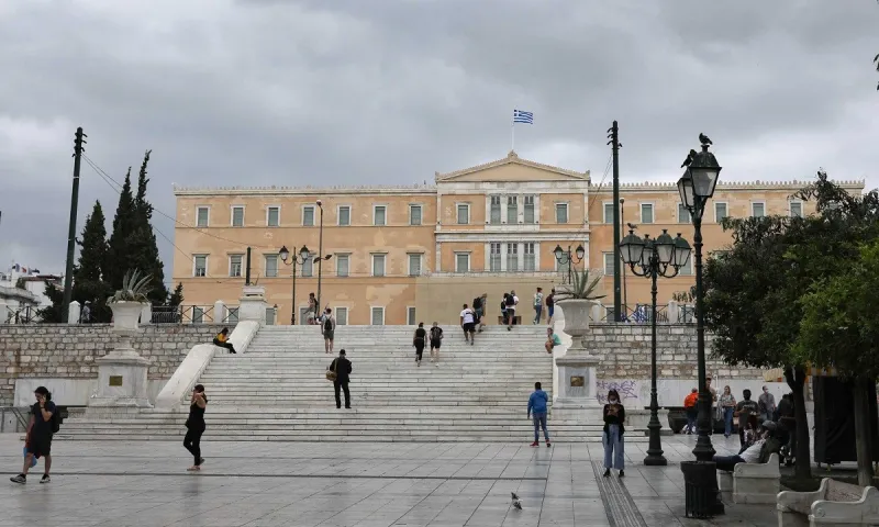 Κορονοϊός: «Σκληρά» lockdown, μαζικά rapid test και εθνικός εμβολιασμός