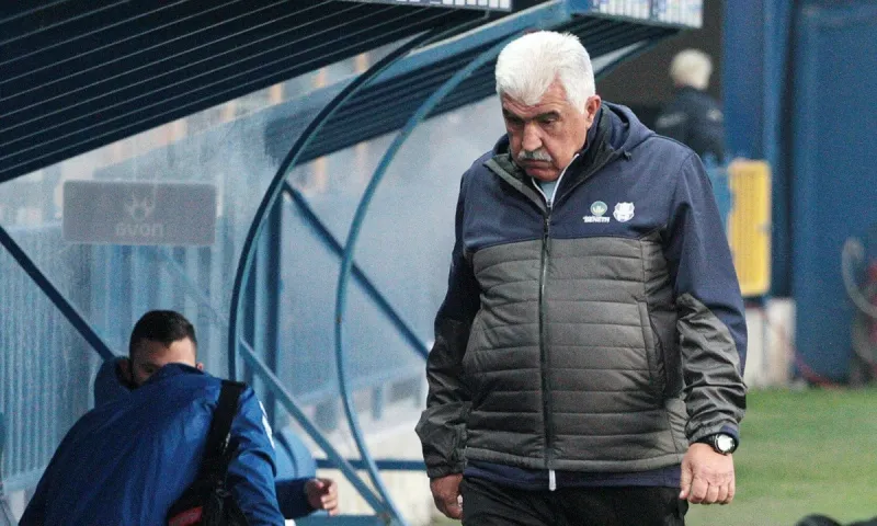 Παναιτωλικός: Ο Παράσχος, τα μπινελίκια και η απόλυτη σιγή