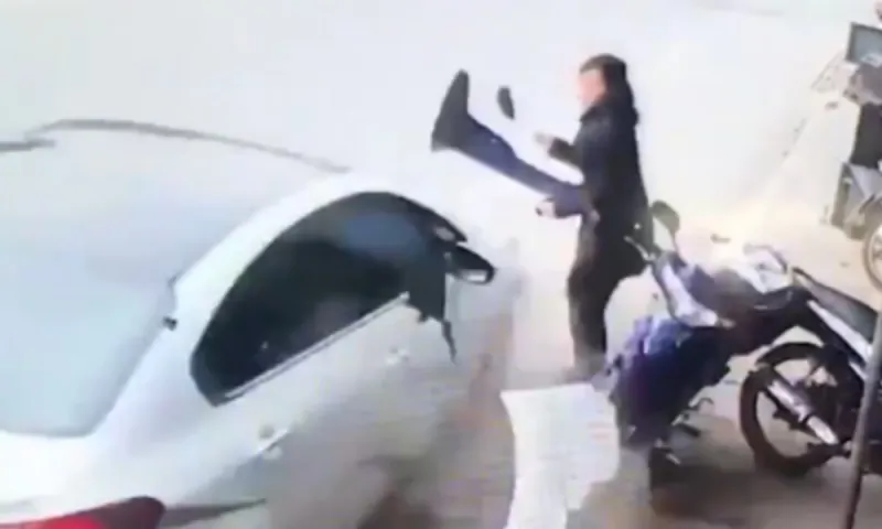 VIRAL: Οι άνθρωποι που γλίτωσαν στο «παρά πέντε» από τροχαίο