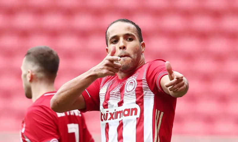 Ολυμπιακός: Τα... εύσημα της UEFA στον Ελ Αραμπί (pic)