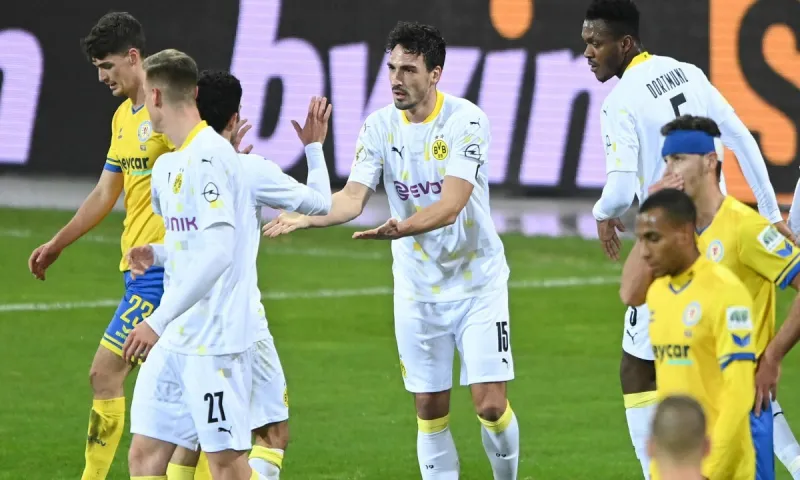 Μπράουνσβαϊγκ - Ντόρτμουντ 0-2: Ζορίστηκε αλλά...πέρασε!