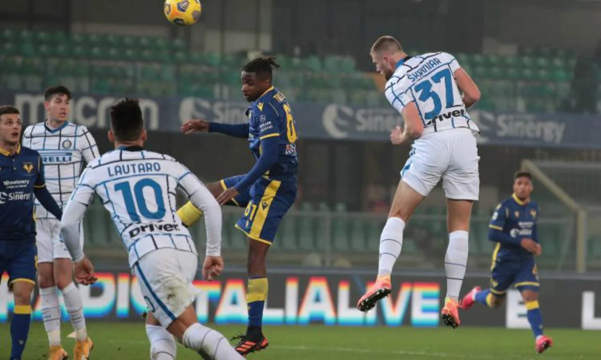 Βερόνα – Ίντερ 1-2: Κορυφή και ελπίζει σε «στραβοπάτημα» της Μίλαν