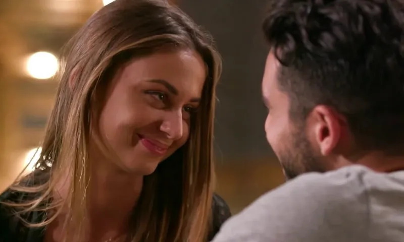 The Bachelor - Μαρίνα: Το «τρίτο πρόσωπο» αποκαλύπτει - «Η σχέση μου με τον Παναγιώτη» (vid)