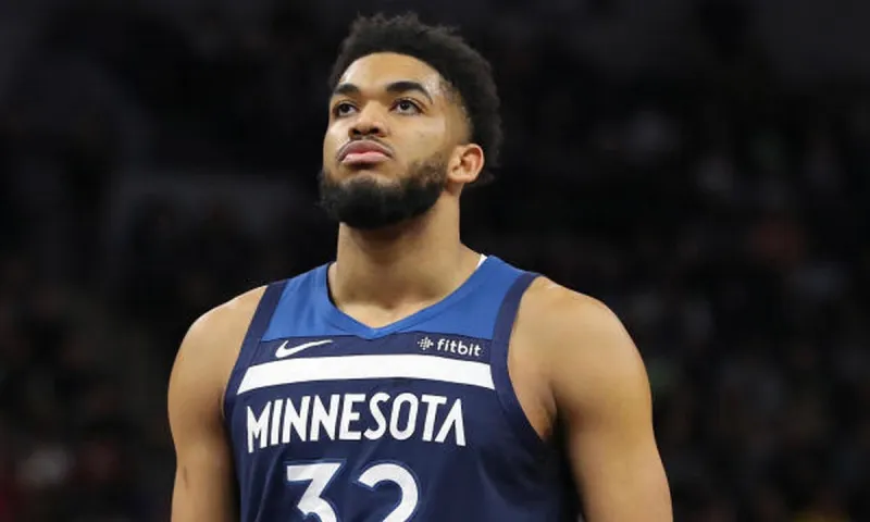 NBA: Τραυματισμός-σοκ για τον Καρλ Άντονι Τάουνς